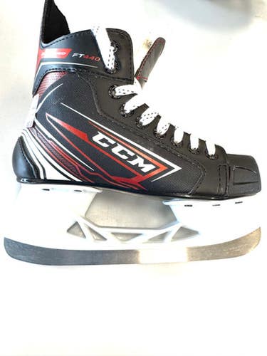 Used Ccm Ft440 Jetspeed Junior Hockey Skate Junior 03 11860-s000310193