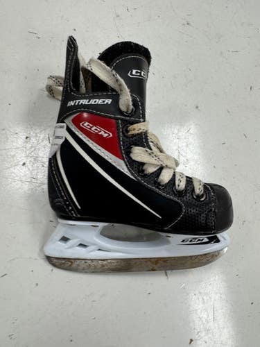Used Ccm Intruder Youth Hockey Skate Youth 08.0 11860-s000310329