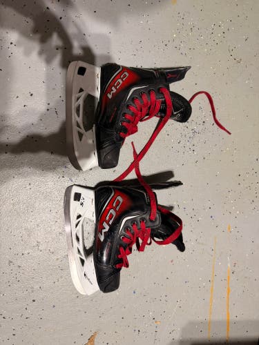 Black 2025 CCM JetSpeed FT870 Hockey Skates Regular Width Size 1 (Used)