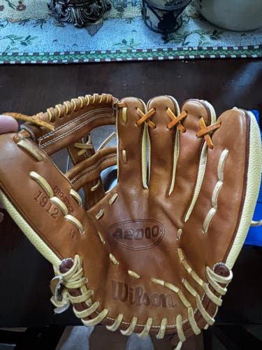 2023 Wilson A2000 RH Infield Baseball Glove 12" (Used)
