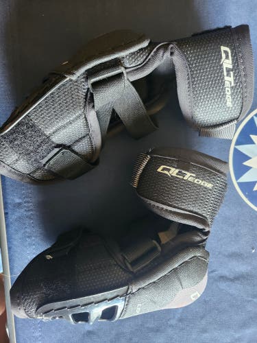 Junior Medium CCM QLT edge Elbow Pads (Used)