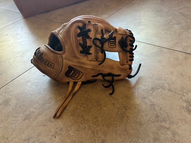 2023 Wilson A2000 RH Infield Baseball Glove 11.5" (Used)