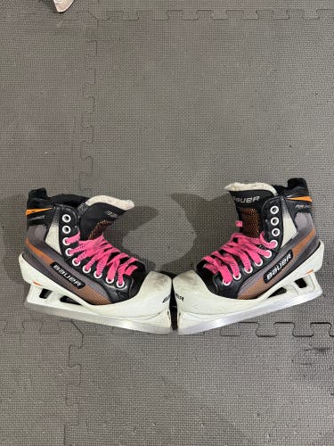 2012 Bauer Performance Hockey Goalie Skates Regular Width Size 2.5 (Used)