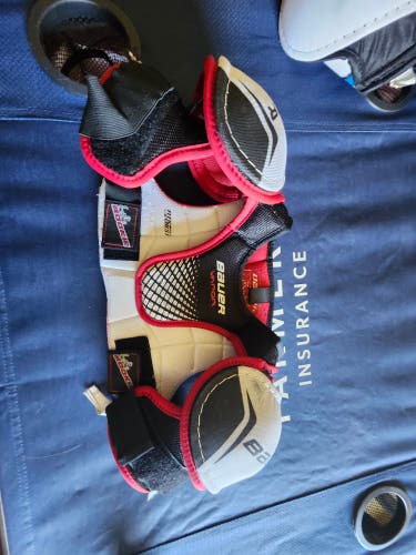 XS Youth Bauer Vapor Lil Rookie Shoulder Pads (Used)