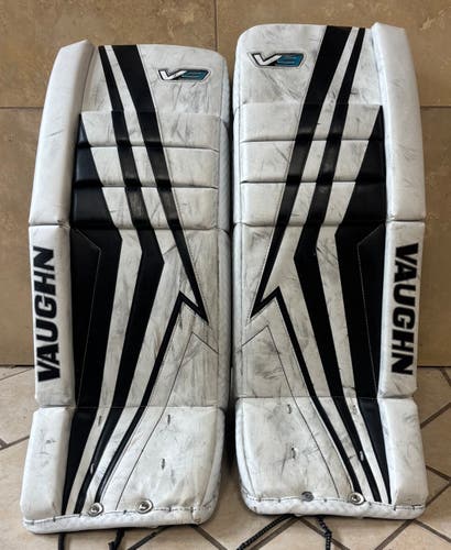 26" +2 Vaughn Velocity V9 (jr) Goalie Leg Pads (Used)