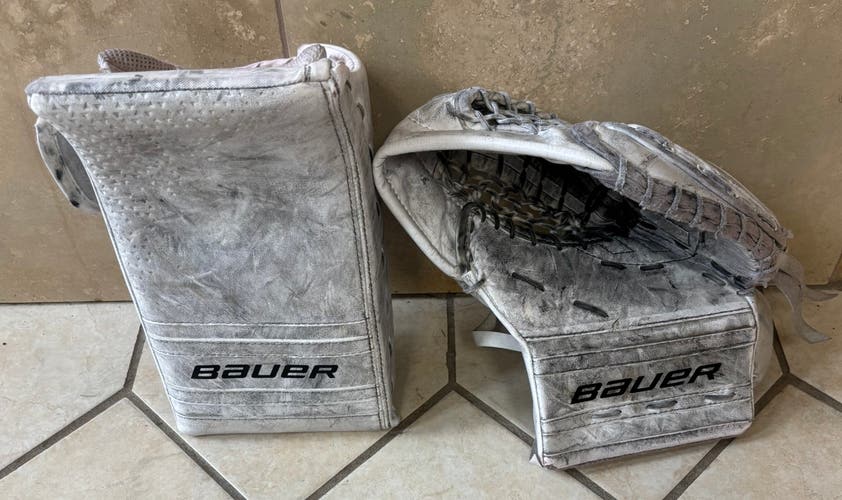 2023 Bauer GSX glove and blocker Regular (Used)