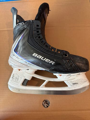 2025 Bauer Vapor Flylite Hockey Skates Regular Width Junior Size 2 (Used)