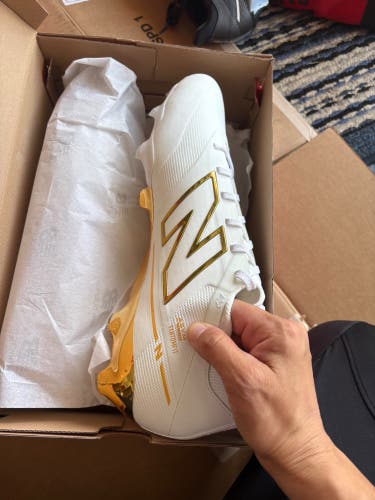 Unisex Size M 12.5 (W 13.5) New Balance Cleats (New)