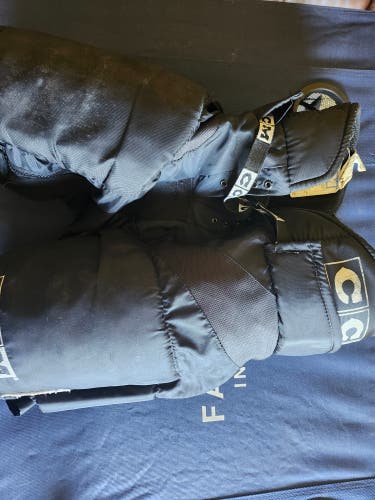 Medium Junior CCM BHP 420 S.12A Hockey Goalie Pants (Used)