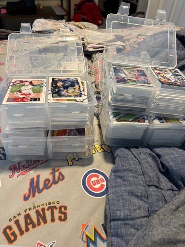 (New) about 3k baseball cards