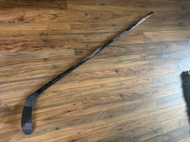 Senior Bauer Vapor LTX Pro + Right Handed Hockey Stick P28 77 Flex (New)