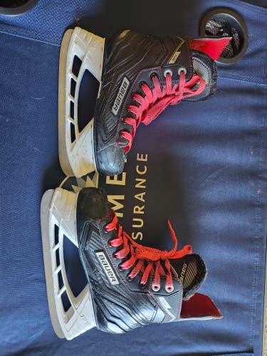 Black Bauer NS Hockey Skates Regular Width Size 2 (Used)