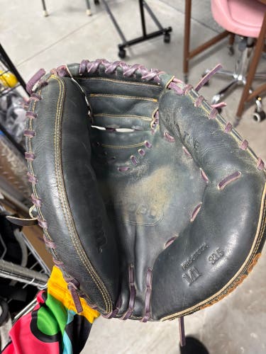 Wilson A2000 RH Catcher's Glove 33.5" (Used)
