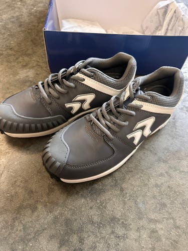Gray Women's Size M 10.5 (W 11.5) Ringor Turf Cleats with Pitching Toe (New)