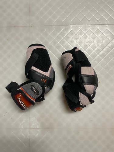 Youth Large Easton Synergy 100 Elbow Pads (Used)