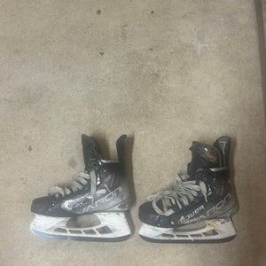 2021 Bauer Vapor Hyperlite Hockey Skates 7.5 (Used)