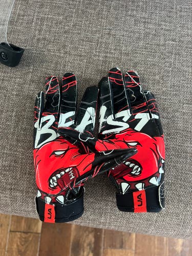 Black Medium Youth Under Armour F9 Nitro Gloves (Used)
