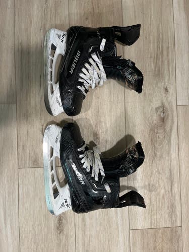 Black 2022 Bauer Supreme Mach Hockey Skates Regular Width Pro Stock 7.5 (Used)