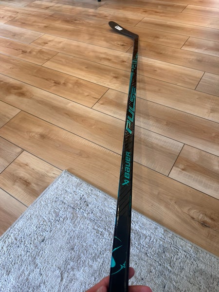 Senior Bauer Pulse Left Hand Hockey Stick P28 77 Flex (New)