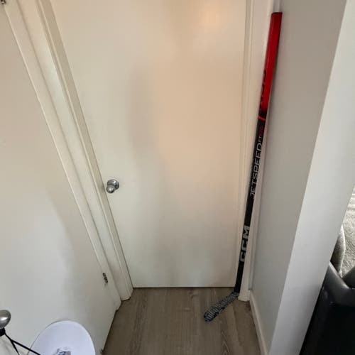 Senior CCM JetSpeed FT670 Right Handed Hockey Stick P28 75 Flex (Used)