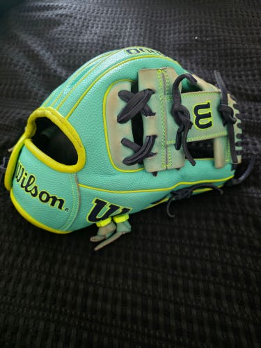 Wilson RH Infield A2000 Baseball Glove 11.5" (Used)