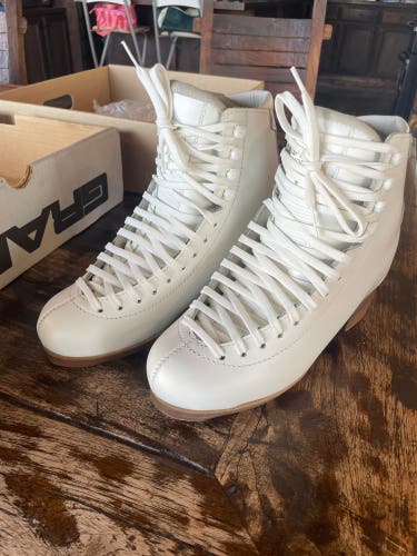 Graf Edmonton Special Figure Skates Adult 4.5 L (New)