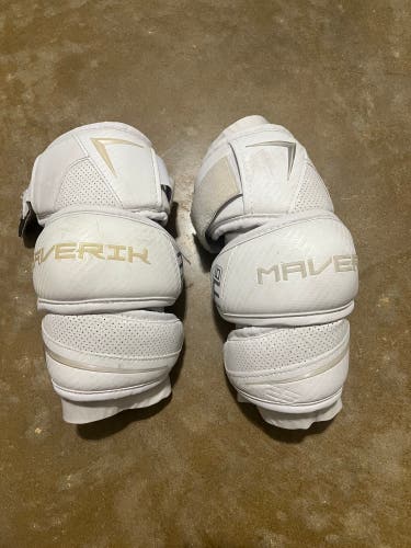 Medium Youth Maverik M6 Arm Pads (Used)
