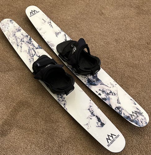 Ski addiction tramp skis
