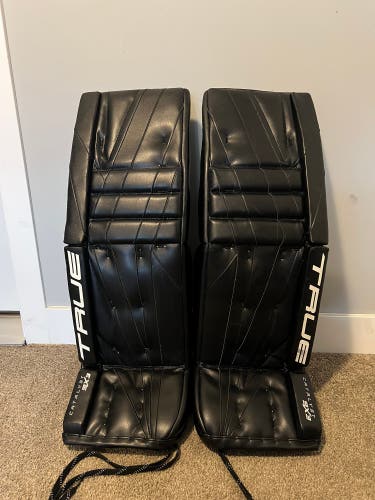 35" True Catalyst 9X3 Goalie Leg Pads (Used)