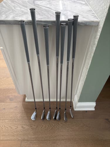 Women's Adams Idea Right Handed club set (Used)