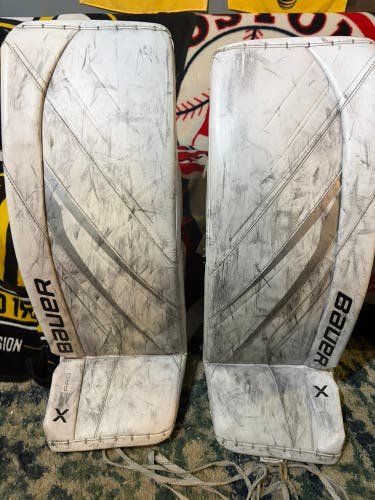 Medium Bauer Vapor 5X Goalie Leg Pads (Used)