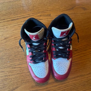Red Kid's 5.5Y (Big Kids / Youth) Jordan High Top Molded Cleats (Used)