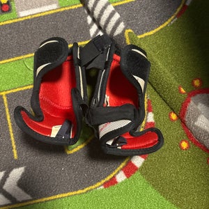 Youth Large Easton Synergy Elbow Pads (Used)