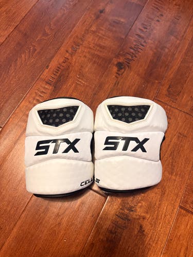 STX Cell 3 elbow pad - GEO Flex Technology