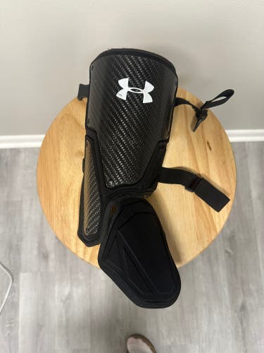 Under Armour RIGHT HANDED HITTER Leg Guard.