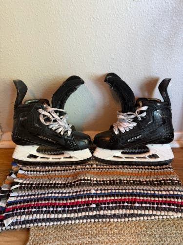 Bauer Supreme Mach Hockey Skates Size 4 Fit 3