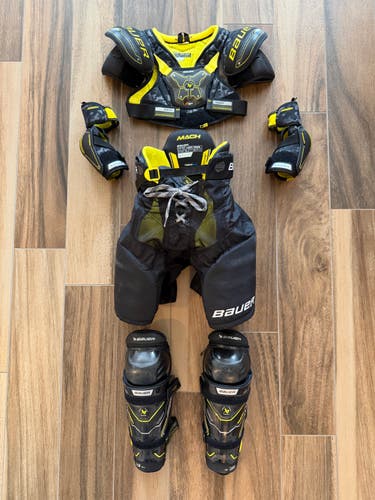 Bauer Supreme Mach youth equipment set