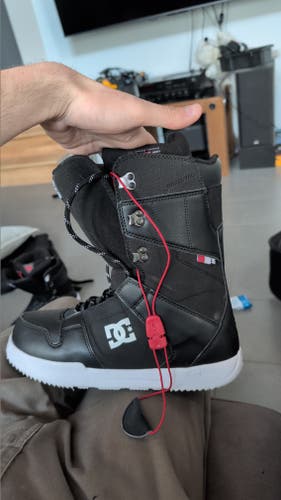 Size M 11.0 (W 12.0) DC Phase Snowboard Boots