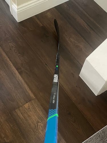 Senior Bauer Nexus Geo Right Handed Hockey Stick P92M 77 Flex