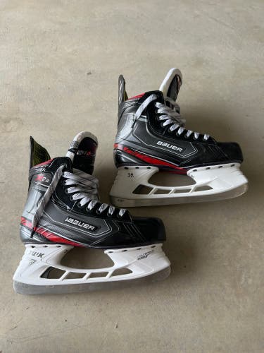 Red 2019 Bauer Vapor X2.9 Hockey Skates Regular Width 7.5 (New)