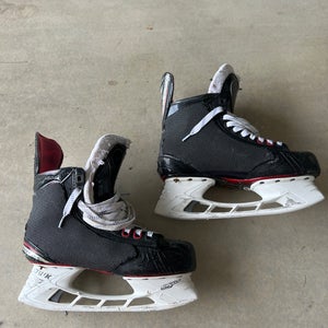 2014 Bauer Vapor X Hockey Skates Regular Width 8 (Used)