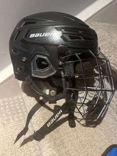 Large Bauer Re-Akt 150 Helmet (Used)