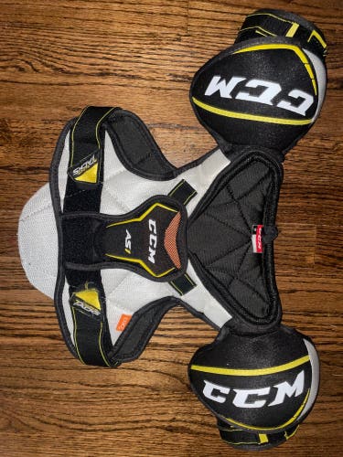 Medium Youth CCM Super Tacks AS1 Shoulder Pads (Used)