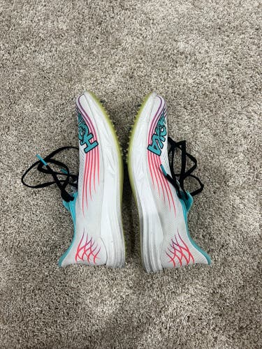 White Size M 8.5 Hoka Crescendo MD 2 spikes (used)