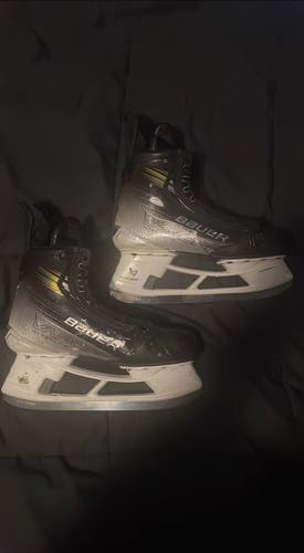 2023 Bauer Vapor Hyperlite 2 Hockey Skates Narrow Width 9 (Used)