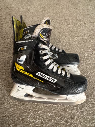 Bauer Supreme M3 Hockey Skates Regular Width 5.5 (Used)