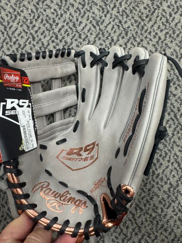 Rawlings R9 RH Softball Glove 12" (New)