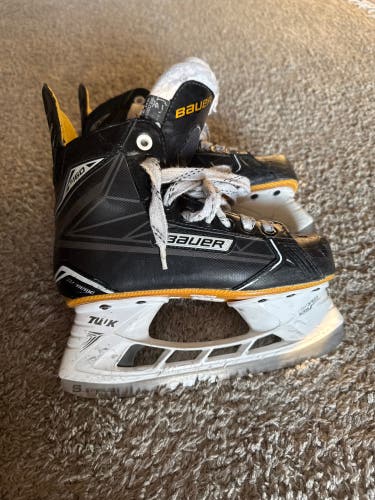 Bauer Supreme S160 Hockey Skates Regular Width Size 2.5 (Used)