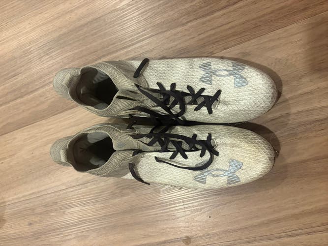 White Men's Size M 12.0 (W 13.0) Adult Under Armour Molded Cleats Cleats (Used)