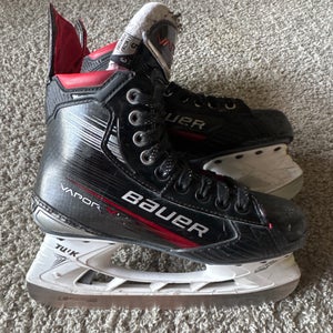 Intermediate Bauer Vapor X4 Hockey Skates Size 5 FIT 3